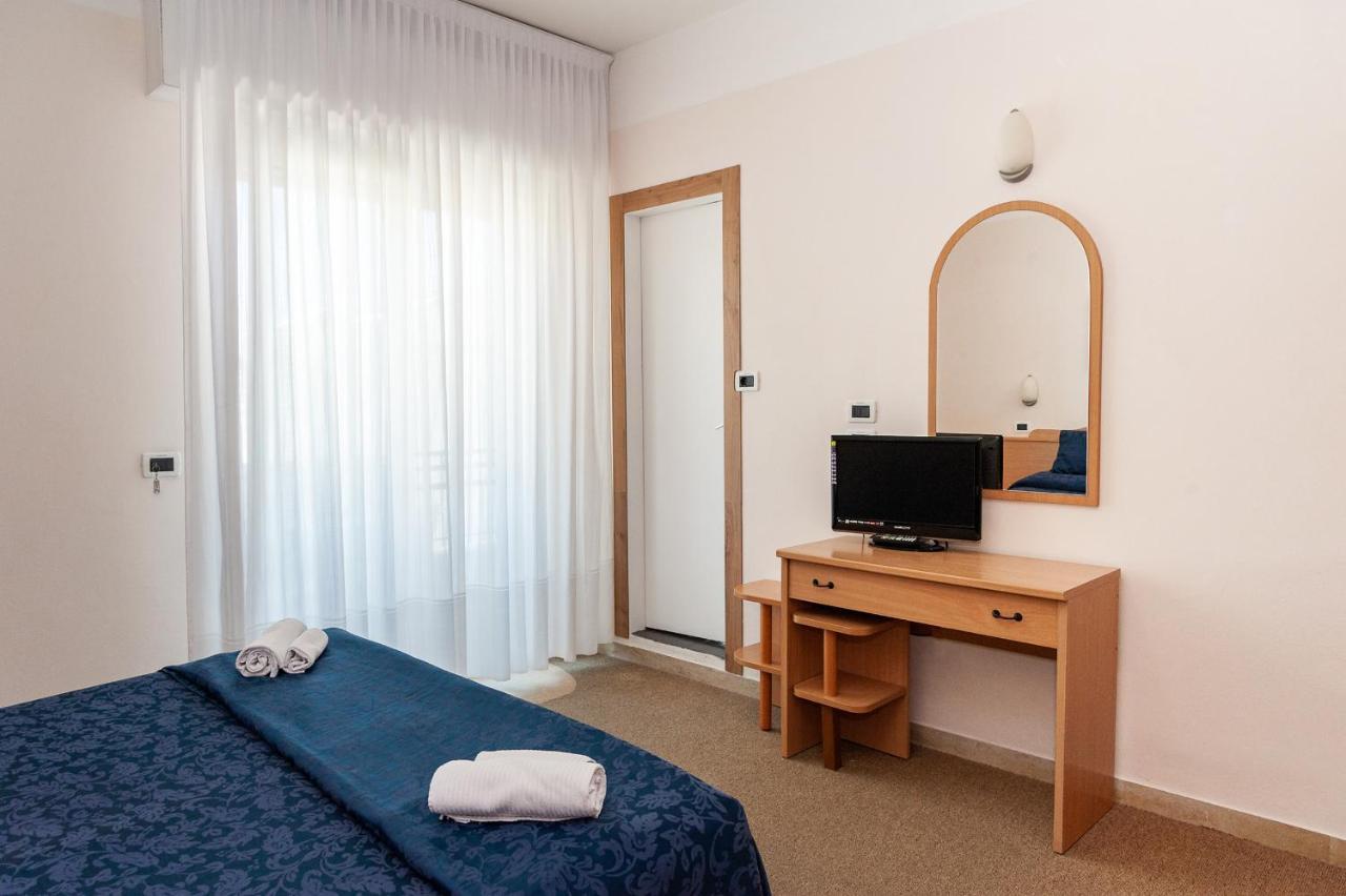 Hotel Mauritius Sentirsi Come A Casa Riccione Exterior photo